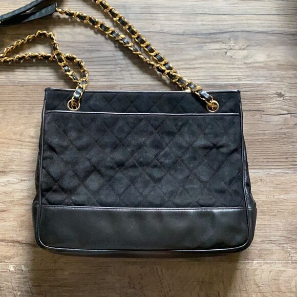 Chanel tote - Picture 5 of 17